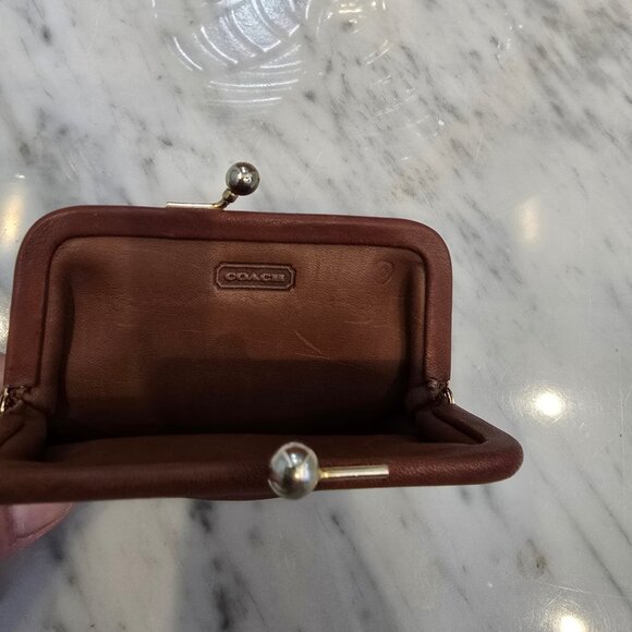 Coach Leather NWOT Kiss Lock Coin Purse - Picture 2 of 5